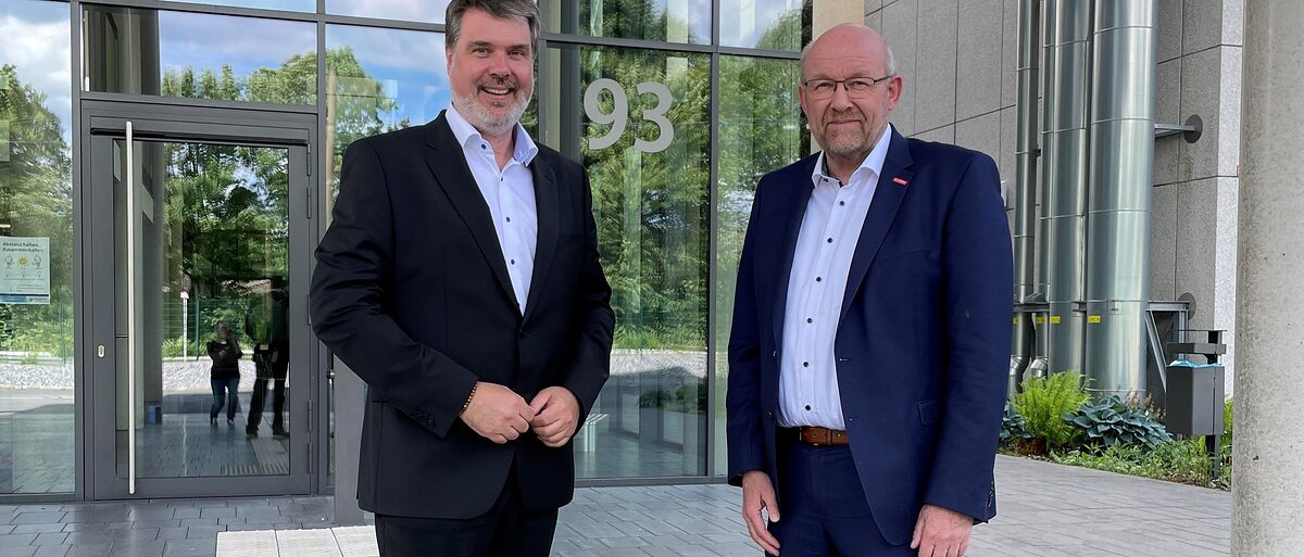 Kammer-Präsident Berthold Schröder (r.) und Bundestagsabgeordneter Michael Thews