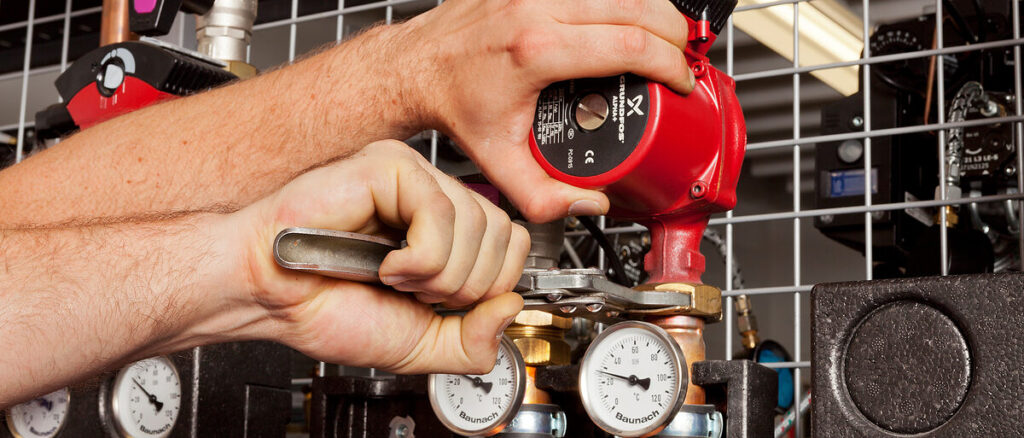 Sanitärtechnik - Rohrzange Heizung