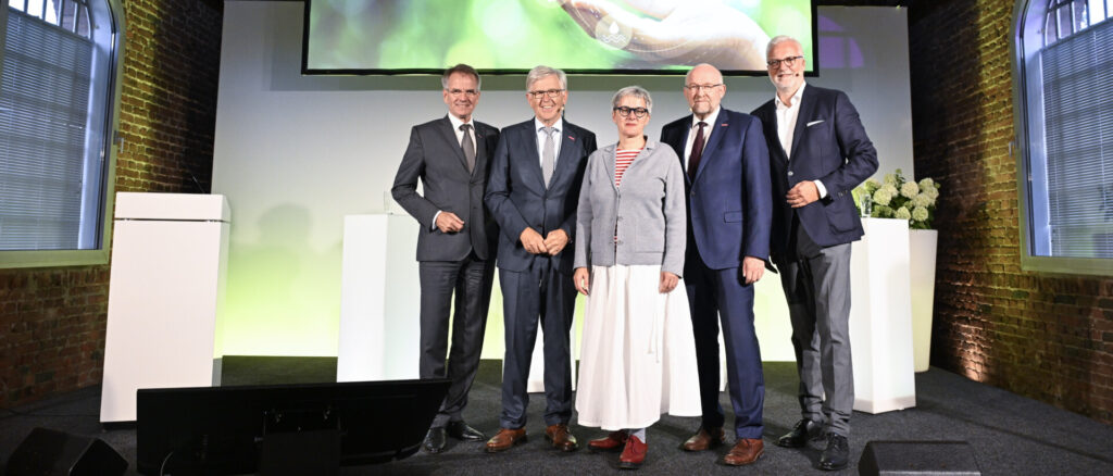 Gruppenfoto Ruhr Forum (v. l.): Andreas Ehlert, Präsident Handwerkskammer Düsseldorf, Hans Hund, Präsident Handwerkskammer Münster, Staatssekretärin Silke Krebs, Ministerium für Wirtschaft, Industrie, Klimaschutz und Energie des Landes Nordrhein-Westfalen, Berthold Schröder, Präsident Handwerkskammer Dortmund, Garrelt Duin, Regionaldirektor Regionalverband Ruhr